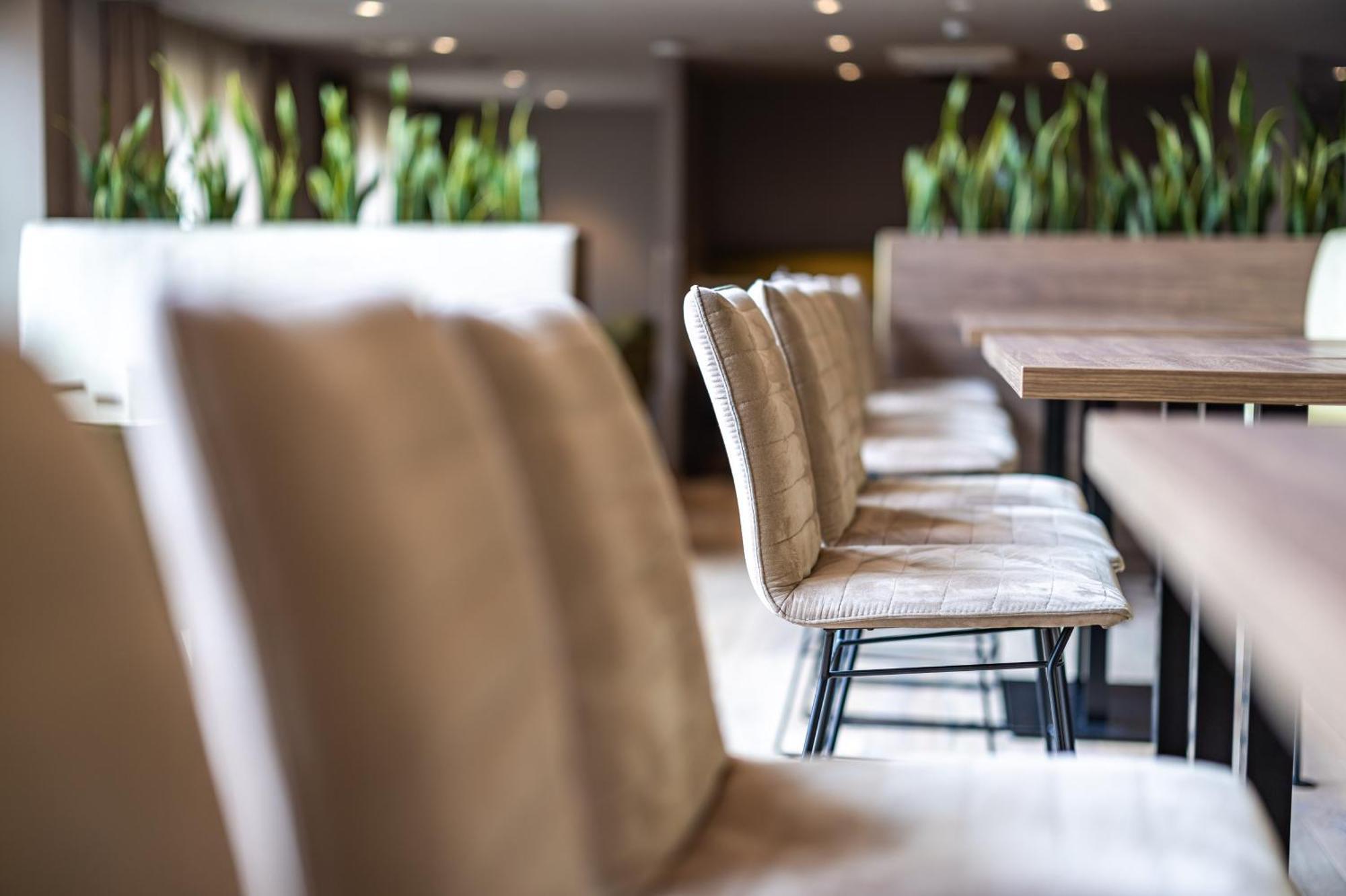 Platzhirsch Living Hotel Kelsterbach Bagian luar foto