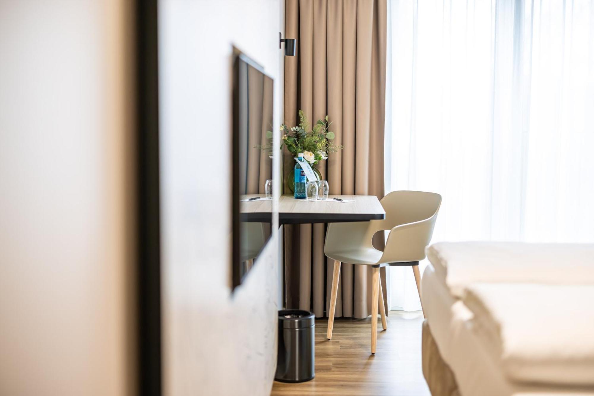 Platzhirsch Living Hotel Kelsterbach Bagian luar foto