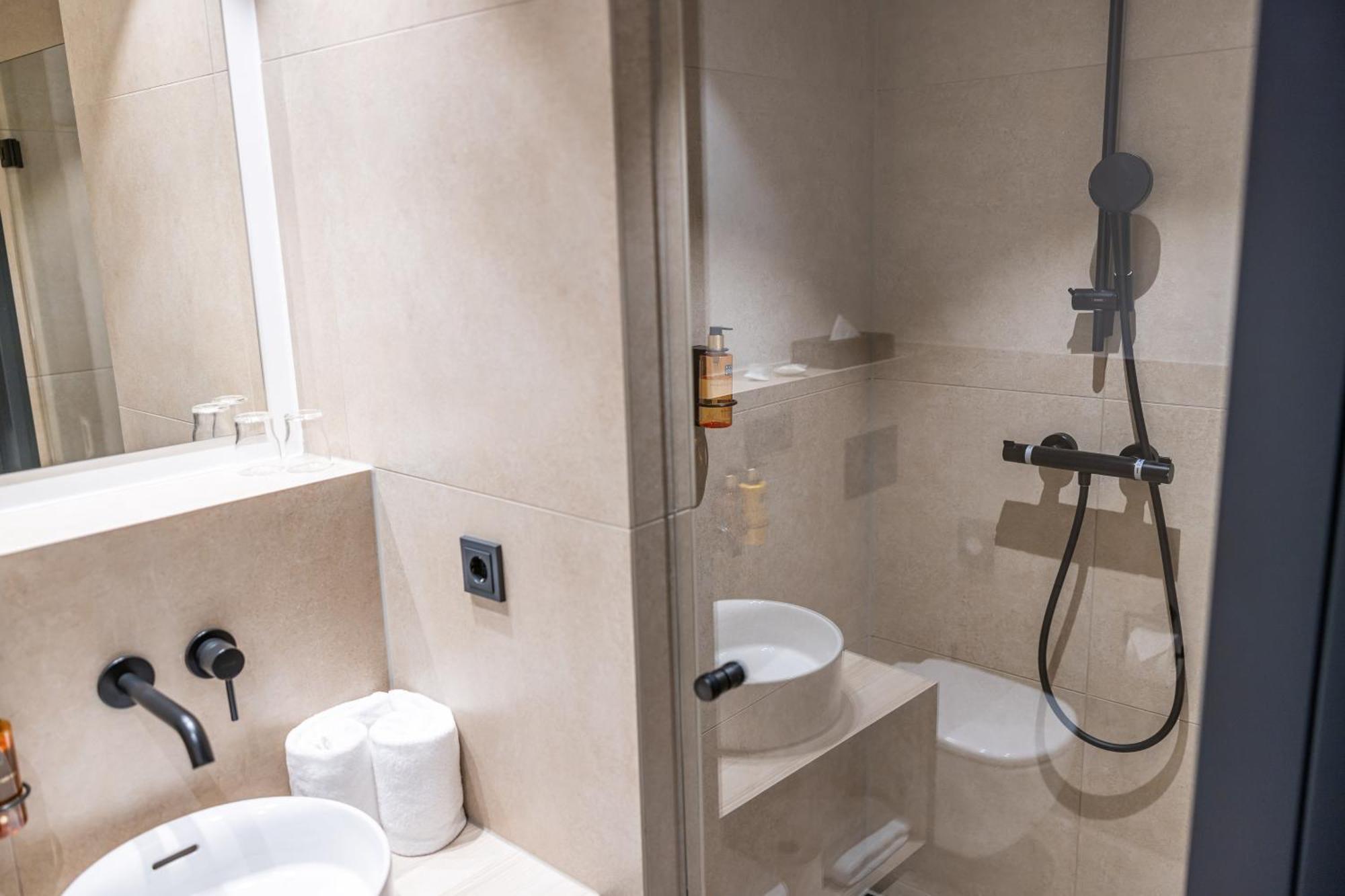 Platzhirsch Living Hotel Kelsterbach Bagian luar foto