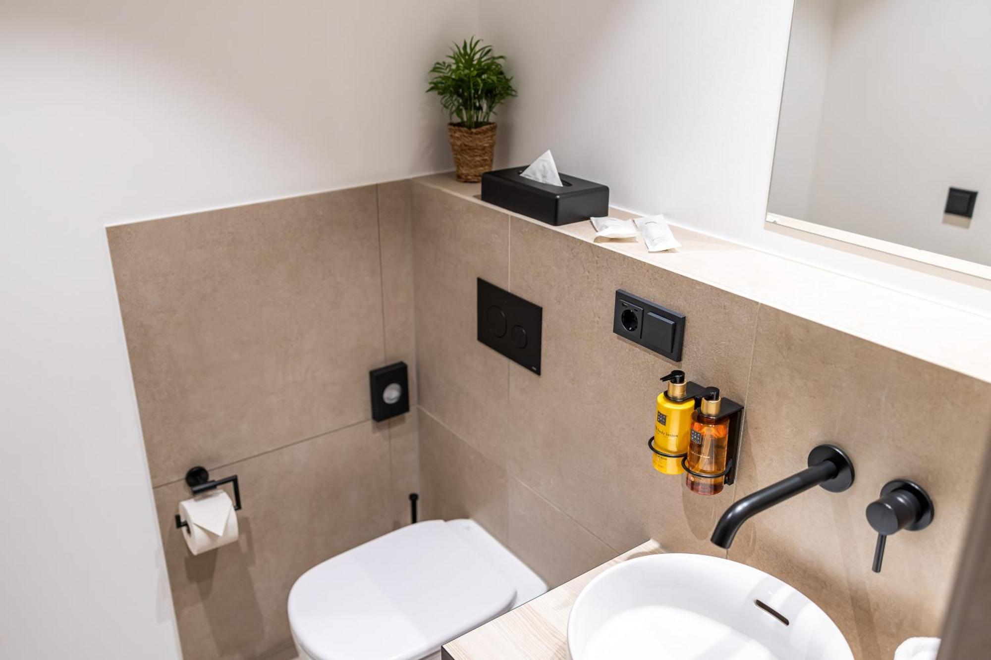 Platzhirsch Living Hotel Kelsterbach Bagian luar foto
