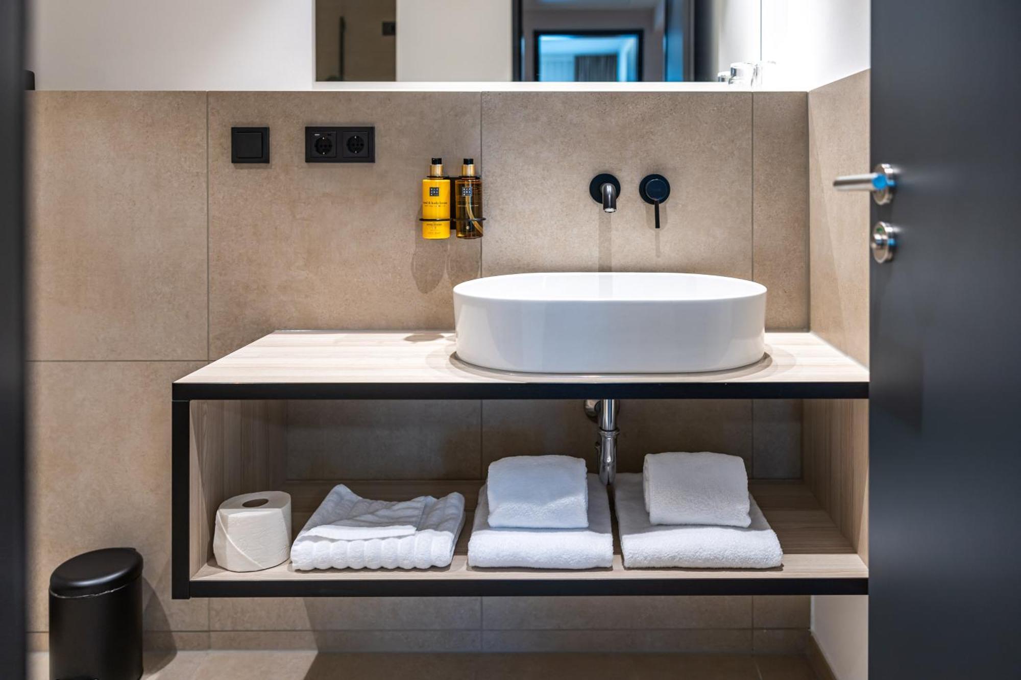 Platzhirsch Living Hotel Kelsterbach Bagian luar foto